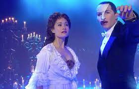 Oficjalna strona musicalu (ang.) oficjalna strona twórcy andrew lloyda webbera (ang.) Watch The Phantom Of The Opera S Peter Joback And Ali Ewoldt Perform The Music Of The Night Playbill