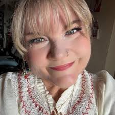 Is anyone still having trouble with the Flynn quest making the book signing  table? X