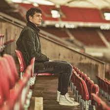 See a recent post on tumblr from @anyavet about benjamin pavard. Benjamin Pavard Clothes Outfits Brands Style And Looks Spotern
