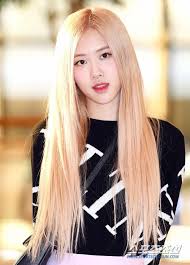 Rose Blackpink Attends Valentino Fashion Event In China Rose Blonde Hair Rose Hair Color Rose Blonde