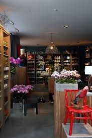Boutique Les Fees Paris 3e Anciennement Les Fees D Herbe Art Gallery Interior Art Shop Table Decorations