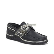 La docksides est la chaussure bateau pour homme de référence, élégante et légère elle permet d'être aussi alaise en mer que sur terre et tire toute son inspiration de l'univers maritime. Chaussures Bateau Homme Mocassins Bateau Homme Decathlon