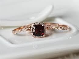 Aside From The Face That Garnet Is My Birthstone For January Silly Etsy Seller Gah I Love This Garnet Engagement Ring Garnet Wedding Rings Garnet Wedding