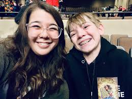 How to retrieve meet and greet photos?