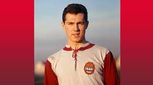 He played as defender for bayern munich, hamburger sv and cosmos new york. 5 Special Franz Beckenbauer Moments At Fc Bayern