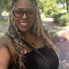 Rhaenys was not the queen, and she said this aint her battle to call for.  If she attacked, she would be the prime reason for a war. If her theone  wasbin question,