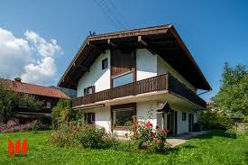 Suchen sie nach häuser zum kauf oder inserieren sie einfach und kostenlos ihre anzeigen. Chiemgau Flexibles Ein Oder Zweifamilienhaus Mit Bergblickgrundstuck Maier Immobilien Munchen
