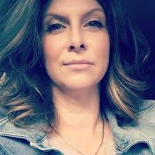 Kelly Minnick's Instagram, Twitter & Facebook