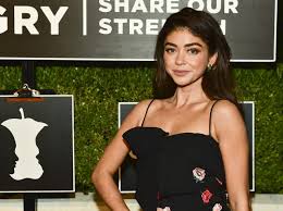 Sarah has a younger brother named ian hyland who is also an actor. Sarah Hyland Talks Contemplating Suicide Second Kidney Transplant
