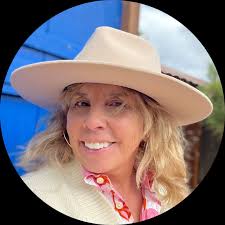 Debranne's Closet (@santafefindings)