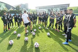 Saiu dos pés dele a jogada do primeiro gol dos visitantes. O4zo0qpjesvgm