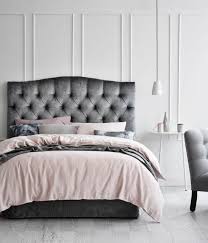 Alors, la peinture murale est primordiale pour souligner le caractère d'une chambre adulte. Chambre Rose Et Noir Gamboahinestrosa