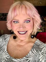 Good morning! Lip color for the day is Vintage Rose HydraMatte 💋