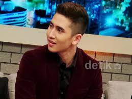 Verrel bramasta lagi potong rambut natasha wilona dengan sabar menunggu. Gaya Rambut Verrel Bramasta 2018 Model Rambut