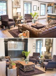Accent Chairs With Coffee Table In Front Of Windows Salones Rurales Sillones Capitoneados Muebles