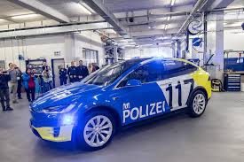 Never miss another show from garage basel. Einsatzfahrzeug Basler Polizei Teslas Bleiben In Der Garage Wegen Datenschutz