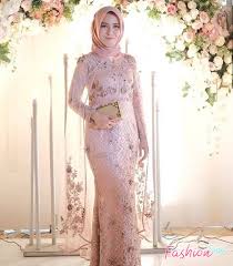 Model baju gamis original terlaris cocok untuk kondangan, tunangan dan model baju batik couple dan kebaya terbaru 2020/2021 buat pesta kondangan wisuda. Model Baju Kebaya Brokat Terbaru Mewah Untuk Pesta Fashionsista Co Model Model Fashion Terbaru 2021