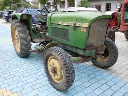 The john deere mowerplus hour meter connector wirelessly links a model year 2003 and newer 100 series or 200 series lawn tractor to the mowerplus app on a mobile device John Deere Lanz 100 Museum Zeravica