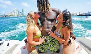 King Louie Smalls to Launch Official Site | AVN