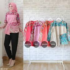 Sebab model baju atasan wanita bermotif batik masih menjadi salah satu favorit. Top Batik Serut Wd1918