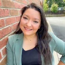 Stacey Kahn's Instagram, Twitter & Facebook