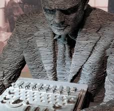 At each end, low down almost like you are not meant to see them, are two. Vater Der Rechenmaschinen Alan Turing Er Knackte Den Code Der Wehrmacht Welt