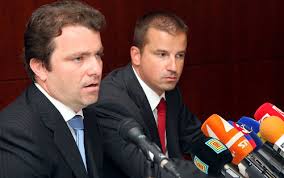 Podnikatelé daniel křetínský a patrik tkáč nákupem akcií britské pošty royal mail už vydělali 93,1. Bank Keeps J T In The Searcher Of The Czech Police Billions From Russia Could Flow Over Their Accounts