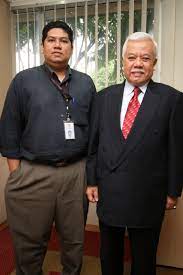 Tan sri azman hashim, satu nama besar industry perbankan dan pengerusi ambank group, adalah seorang seorang yang tidak mudah diperlekehkan. Ali Hashim Yang Saya Kenal Azli Shukri Times