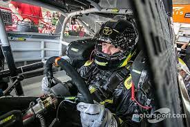 As part of the agreement, the brand also continues as the official energy drink of nascar. Au Volant D Une Voiture De Nascar