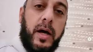 Ali saleh mohammed ali jaber, 3 shafar 1396 h / 03 feb 1976 m, kota madinah munawarah, saudi arabia. Kabar Duka Syekh Ali Jaber Meninggal Dunia