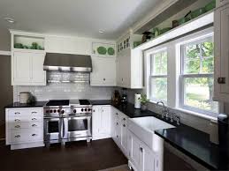 They replaced the deep brown cabinetry with white cabinets. Kitchen Paint Color Ideas With White Cabinets Whaciendobuenasmigas