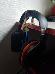 A diy headphone stand is a wonderful diy gift for the techie in your life. Maybe An Idea For People Looking For A Diy Headphone Stand Holder I Have Been Using A Old Capo For Years Now 9gag