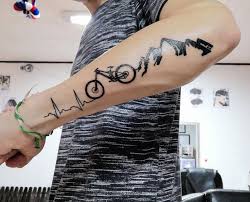 Rate This Mountain Bike Tattoo 1 To 100 Tatuajes Bicicletas Tatuaje De Ciclismo Tatuaje De Corona Para Hombres