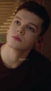 Ian Gallagher Wearing Eyeliner