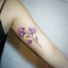 Warum ist sie so wichtig? 17 Aussagekraftige Tattoos Die Dankbarkeit Ausdrucken Cafemom Sweet Pea Tattoo Geburt Blume Tatowierungen Watercolor Tattoo Flower
