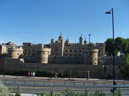 Er ließ einen turm aus holz an die stelle bauen, die auch heute noch zahlreiche touristen besuchen. Tower Of London Medienwerkstatt Wissen C 2006 2021 Medienwerkstatt
