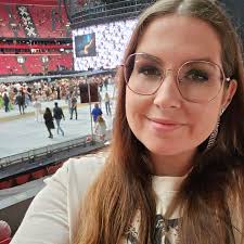 rereading & buddy reading this with my bestie @Lily Katz 🩷 #happyplac...