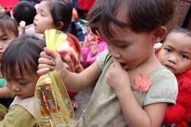 Trẻ vùng cao hồn nhiên trong giá rét