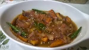 Masak hingga mendidih, baru dimasukkan ikan, pes asam jawa dan daun kesum. Resepi Ikan Masin Masak Asam
