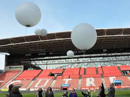 Stadium galgenwaard in utrecht, home of dutch club fc utrecht. Ballonverstrooiing Vanuit Het Fc Utrecht Stadion De Galgenwaard Ballonverstreuung
