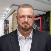 Jamie Maes's Instagram, Twitter & Facebook