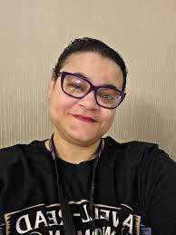 I'm all set up (I don't have merch😭), and ready to meet everyone!