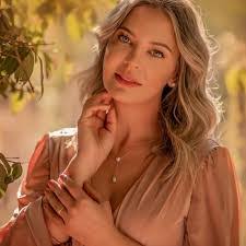 Helene Castro's Instagram, Twitter & Facebook