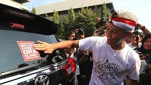 Nah bagaimana agar mendapatkan stiker gratis. Top3 Berita Hari Ini Cara Hilangkan Sisa Lem Stiker Pada Mobil Dan Mobil Terlaris Suzuki Liputan6 Com Line Today