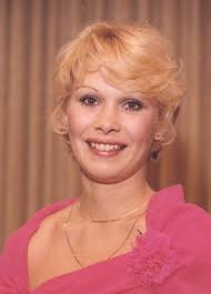 Vicki Davies's Instagram, Twitter & Facebook