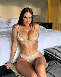 Annelese Milton - Free pics, galleries & more at Babepedia