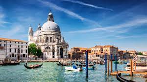 There are normally 15 trains per day travelling from venice to peschiera del garda and tickets for this journey start from €11.35 when you book in advance. Book Venice In A Full Day Tour From Lake Garda Dotravel