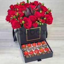Pair a flower bouquet with a box of divine chocolate dipped strawberries and other treats, such as banana bites dipped in white and semisweet chocolate and apple wedges covered in semisweet chocolate. Delight Of Love Chocolate Covered Strawberries Aybax Com