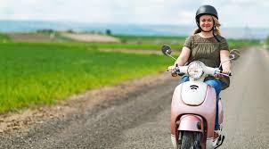 Verkehr Moped Ab 15 Auto Mit 16 Sind Jugendliche Reif Fur Die Strassen Moped Verkehr Roller Fahren