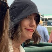 Donna Greenwell's Instagram, Twitter & Facebook